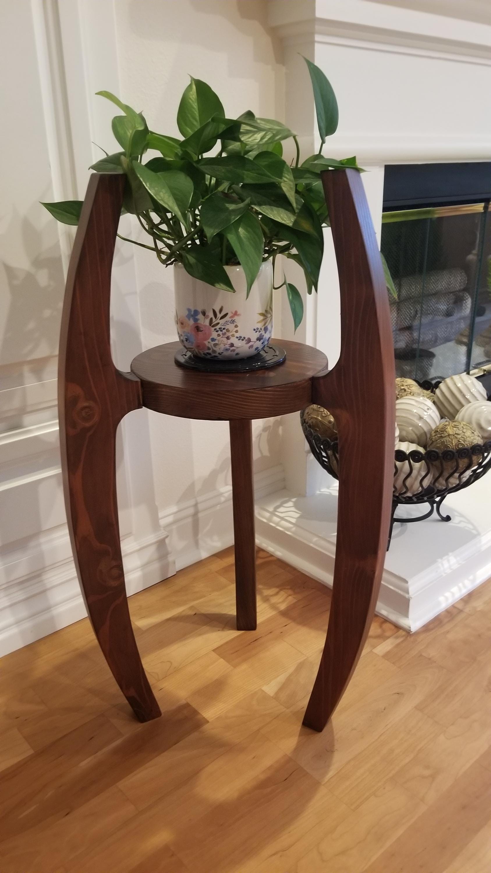 Mid Century Modern (Isabelles  Design) Plant Stand: Handmade 32-Inch Tall Flair Design